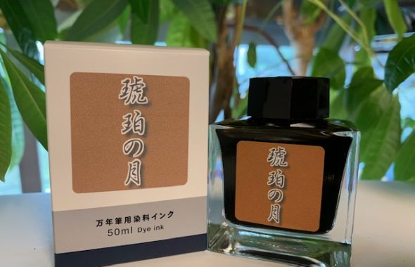 染付獅子文梅瓶 染付獅子文梅瓶